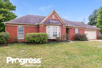 9309 Garden Woods Cove in Memphis, TN - Foto de edificio - Building Photo