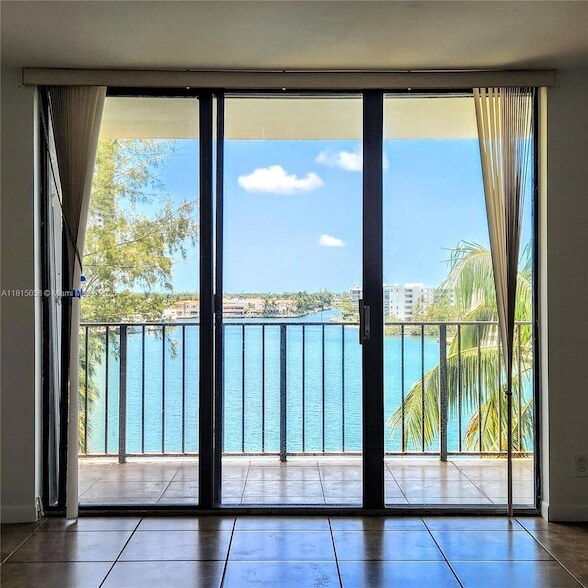 18151 NE 31st Ct, Unit 515 in Aventura, FL - Building Photo - Building Photo