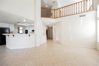 8432 Honeywood Cir in Las Vegas, NV - Building Photo - Building Photo