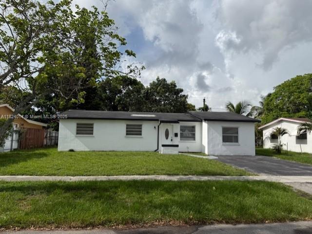4910 NW 18th St in Lauderhill, FL - Building Photo - Building Photo