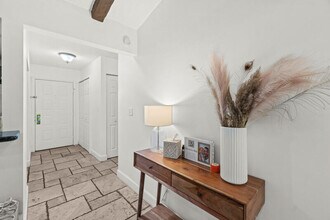 21701 Altamira Ave in Boca Raton, FL - Building Photo - Building Photo