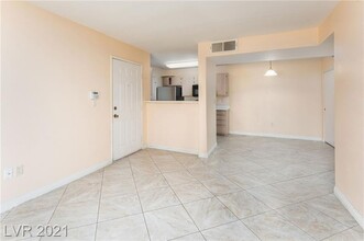 7885 W Flamingo Rd, Unit 1134 in Las Vegas, NV - Building Photo - Building Photo