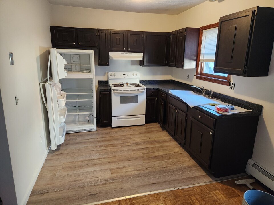 7 School Ct, Unit 7A in Bristol, RI - Building Photo