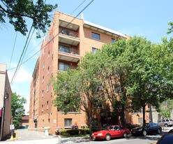 The Crest in Cliffside Park, NJ - Building Photo