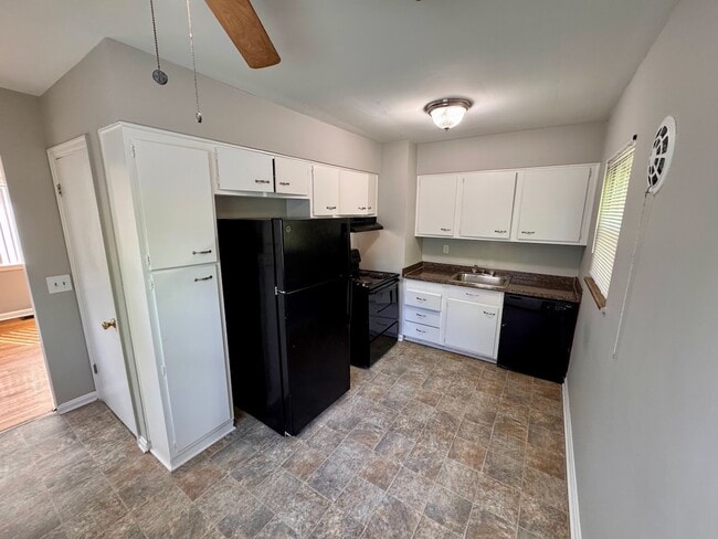 8756 Daly Rd in Cincinnati, OH - Building Photo - Building Photo