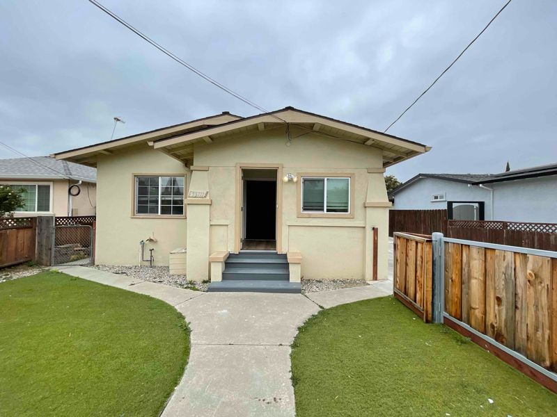 33711 Railroad Ave in Union City, CA - Foto de edificio