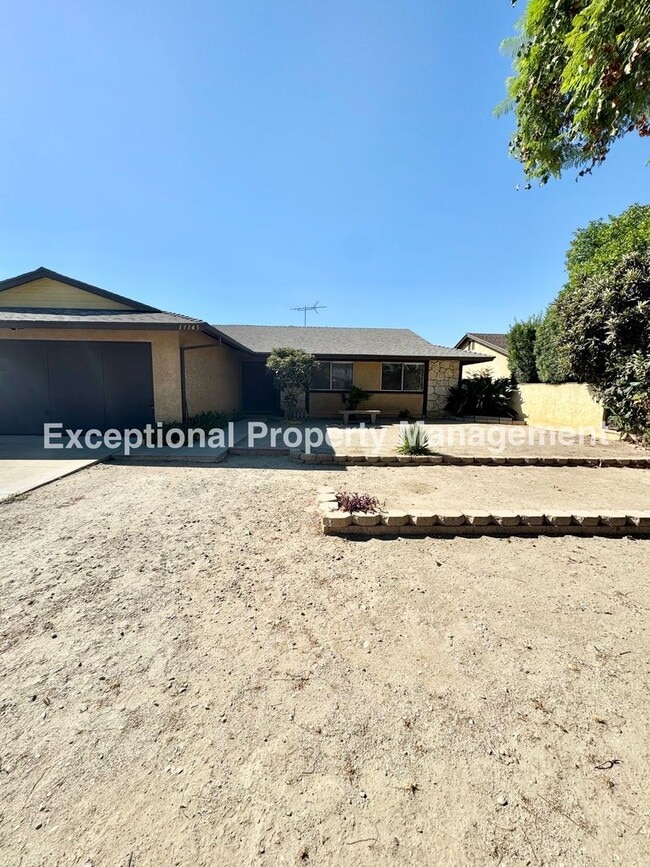 17745 Malaga Dr in Fontana, CA - Building Photo - Building Photo