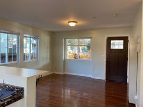 842 Sloat Ave in Monterey, CA - Building Photo - Building Photo