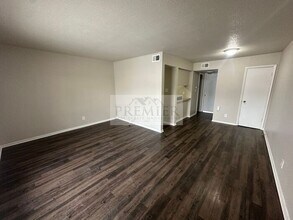 6017 Barton Ave in Shawnee, KS - Building Photo - Building Photo