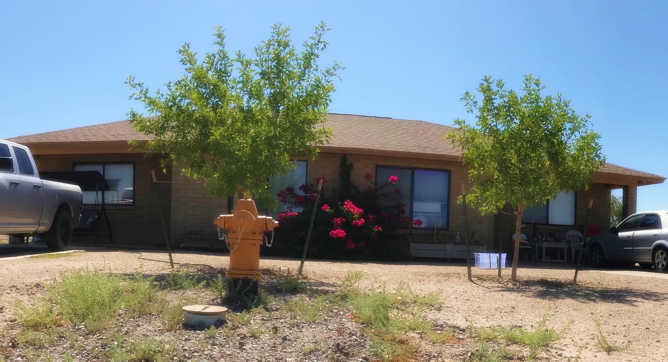 Estrella Duplex in Eloy, AZ - Building Photo