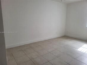 14301 N Kendall Dr in Miami, FL - Foto de edificio - Building Photo