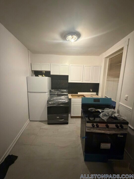 100 Linden St, Unit 3 in Boston, MA - Building Photo