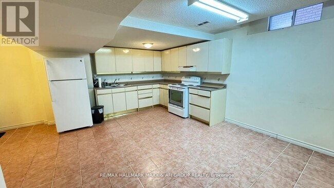 316 Valleymede Dr in Richmond Hill, ON - Building Photo - Building Photo