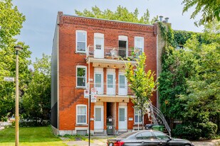 2210 Quesnel Rue in Montréal, QC - Building Photo
