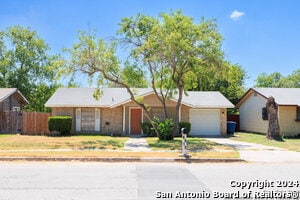 6010 Castle Hunt Dr in San Antonio, TX - Building Photo