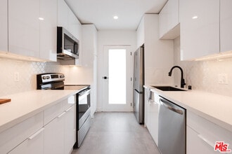 1313 Ocean Front Walk in Los Angeles, CA - Building Photo - Building Photo