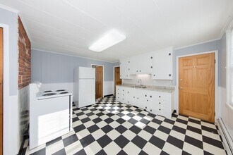 271 N Washington St in North Attleborough, MA - Building Photo - Building Photo