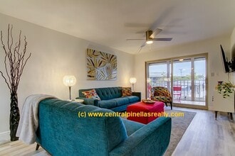 175 116th Ave in Treasure Island, FL - Foto de edificio - Building Photo