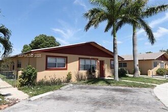 1861 NW 59th Wy in Sunrise, FL - Building Photo - Building Photo