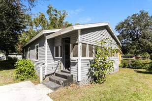 2011 W 15th St in Jacksonville, FL - Building Photo
