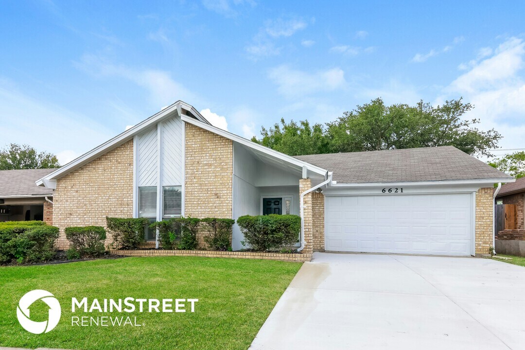 6621 High Lawn Terrace in Watauga, TX - Foto de edificio