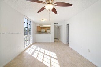 1280 S Alhambra Cir in Coral Gables, FL - Foto de edificio - Building Photo