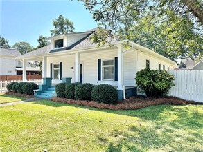 1596 Mercer Ave in Atlanta, GA - Foto de edificio - Building Photo