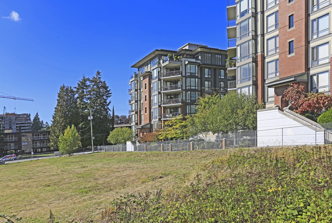 Sussex House in White Rock, BC - Building Photo