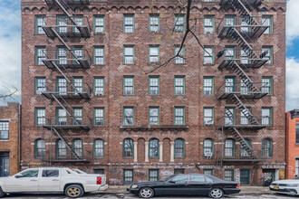 248 Hall St in Brooklyn, NY - Building Photo - Building Photo