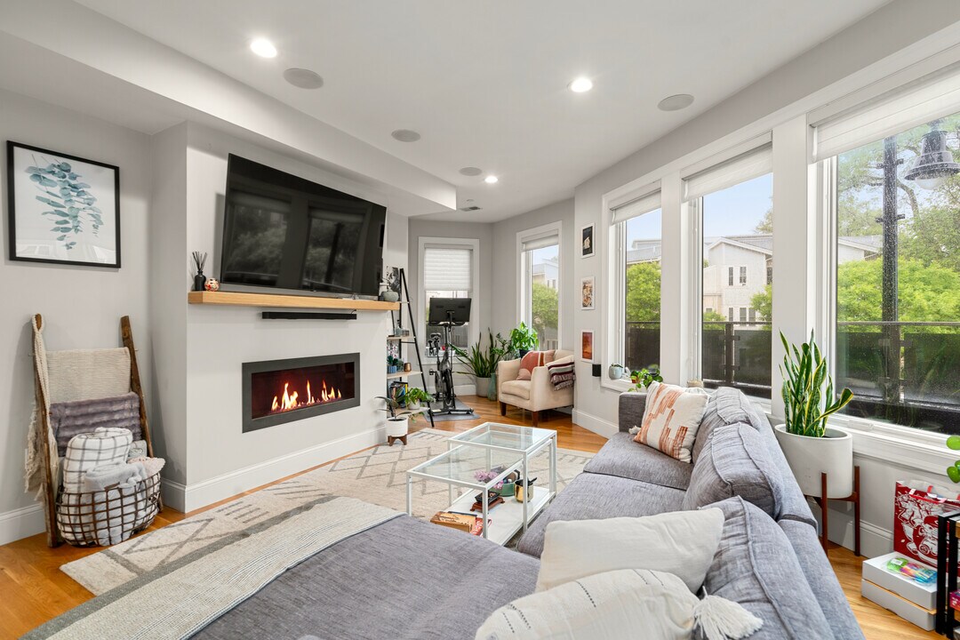 275 Old Colony Ave, Unit Unit 2 in Boston, MA - Building Photo