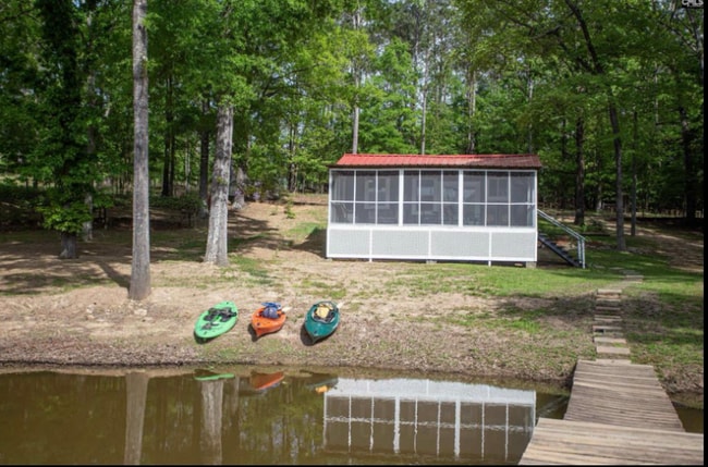 property at 2207 White Oak Ln