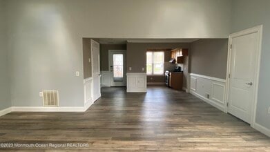 120 Oak Hill Dr in Toms River, NJ - Building Photo - Building Photo
