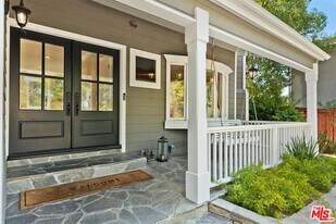4045 Davana Rd in Los Angeles, CA - Building Photo