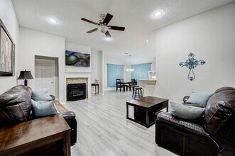 121 Clear Water W in Montgomery, TX - Building Photo - Building Photo