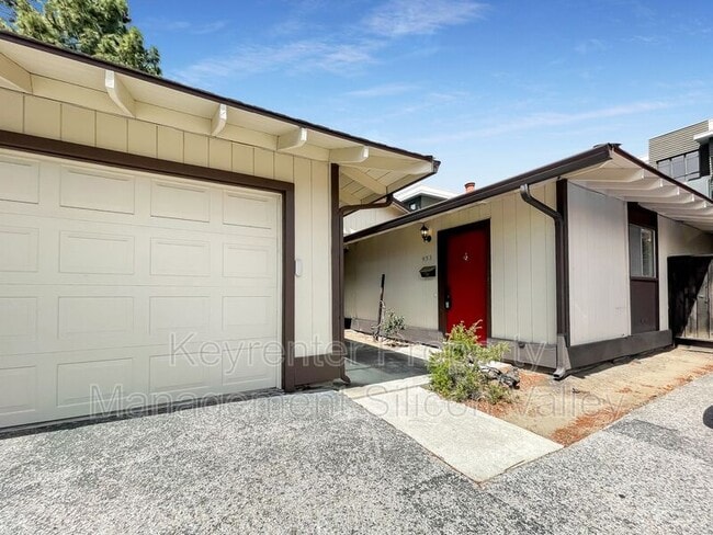 property at 933 Miramonte Ave