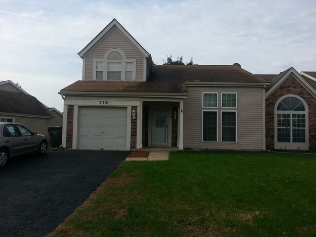 778 Stanford Ln in Carol Stream, IL - Building Photo - Building Photo