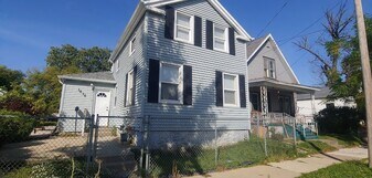 1616 Dr Martin Luther King Dr in Racine, WI - Building Photo