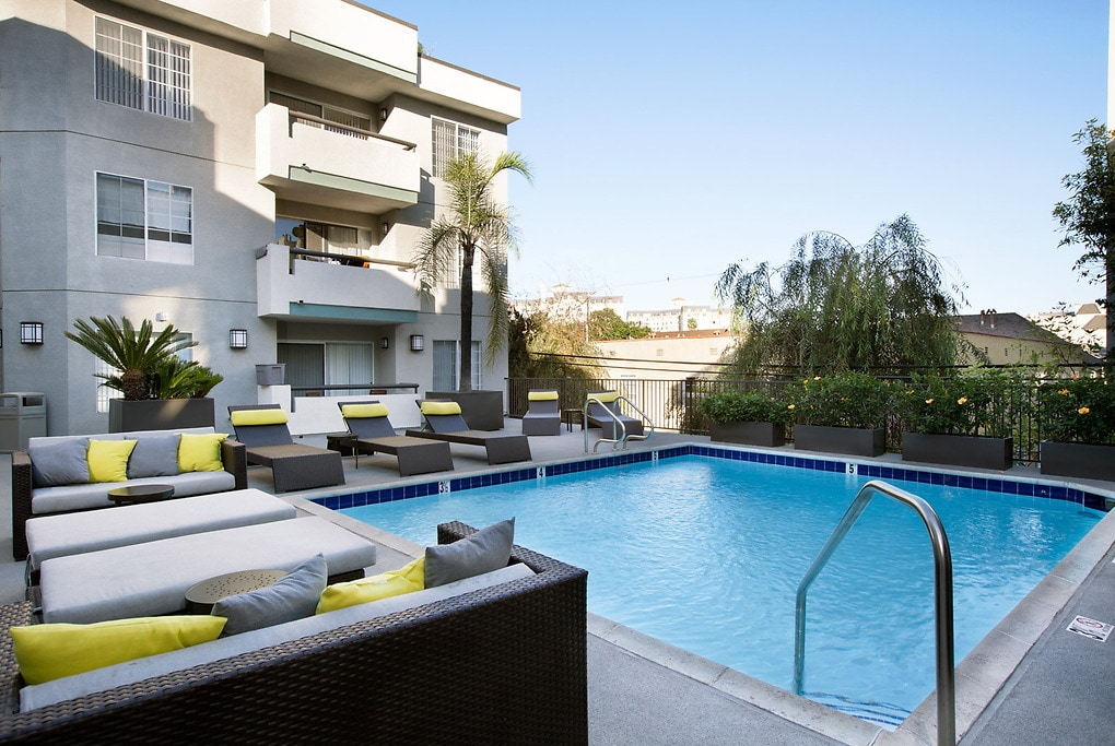 Tiffany Court in Los Angeles, CA - Building Photo