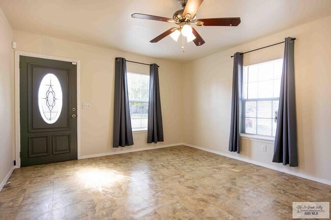 306 W 6th St in Los Fresnos, TX - Foto de edificio - Building Photo