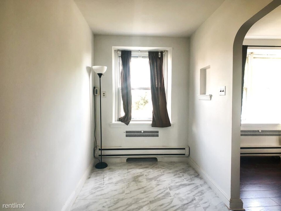 105 St Laurence Rd in Upper Darby Township, PA - Building Photo