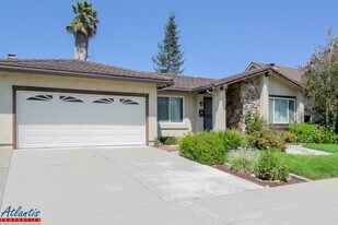 1579 Calle De Stuarda in San Jose, CA - Building Photo