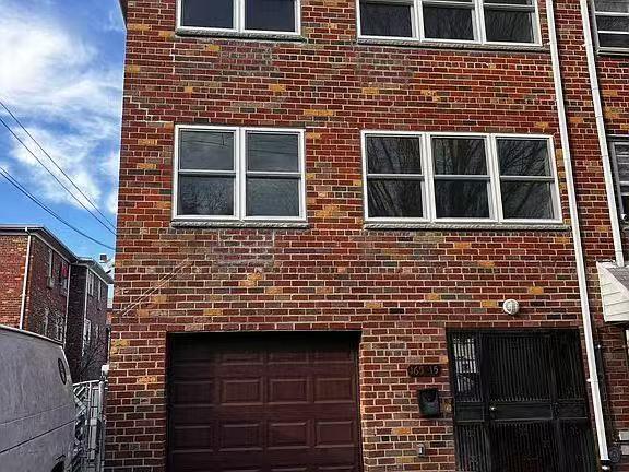 165-15 65th Ave in Queens, NY - Building Photo