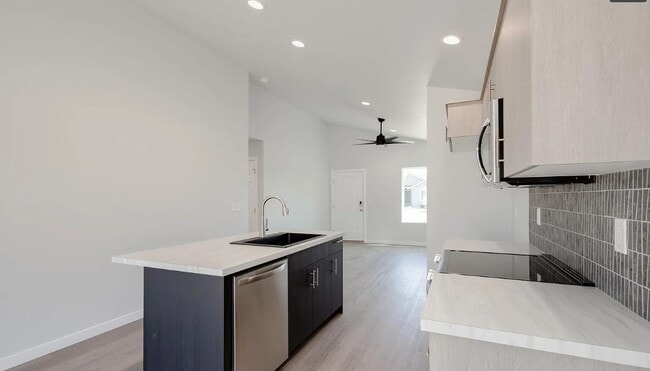 1261 W Bass River Dr in Meridian, ID - Foto de edificio - Building Photo