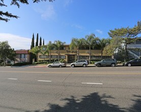 4439 Ocean View Blvd in Montrose, CA - Foto de edificio - Building Photo