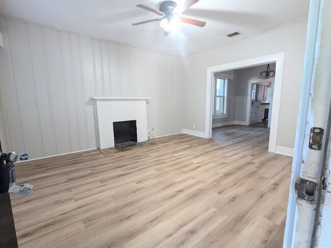 property at 1916 Laurel St
