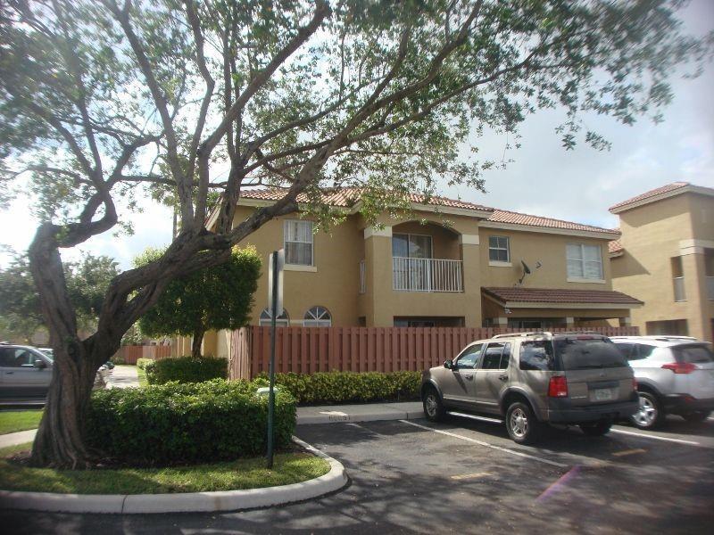 5403 SW 126th Ter in Miramar, FL - Building Photo