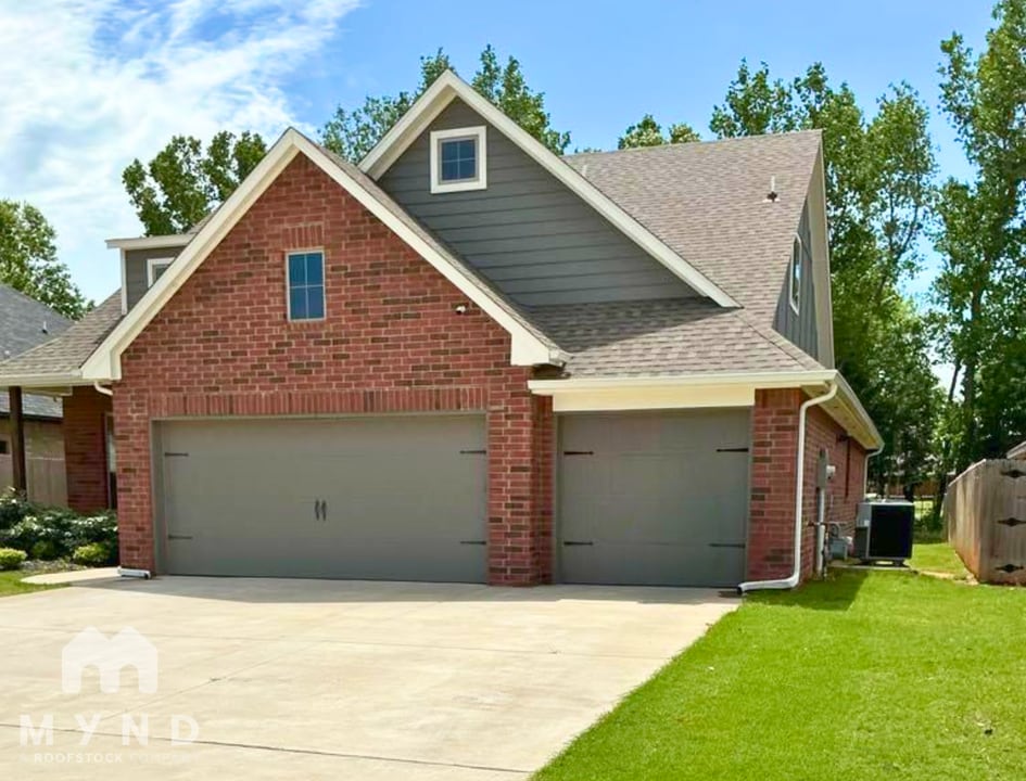 716 E Barajas Terrace in Mustang, OK - Building Photo