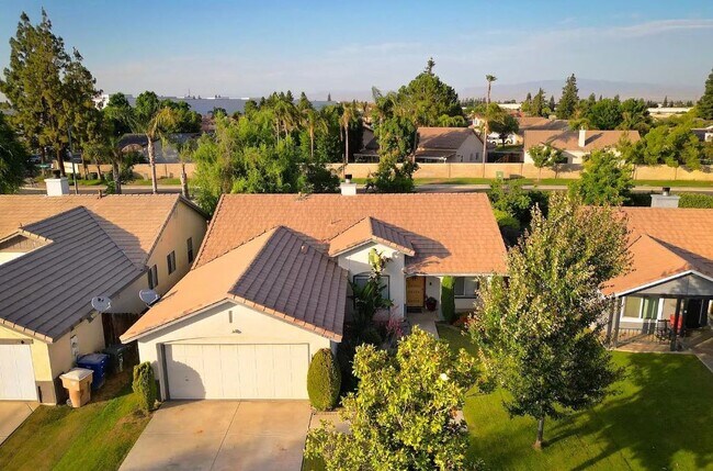 4747 Shadow Stone St in Bakersfield, CA - Building Photo - Building Photo