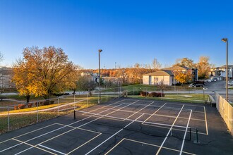 Falcon Point Apartments in Kansas City, MO - Foto de edificio - Building Photo