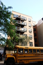 337 W 43rd St in New York, NY - Building Photo - Building Photo